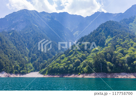 初夏の立山黒部アルペンルート 黒部ダム(黒部湖) 初夏の立山黒部アルペンルート 黒部ダム(黒部湖) 117758700