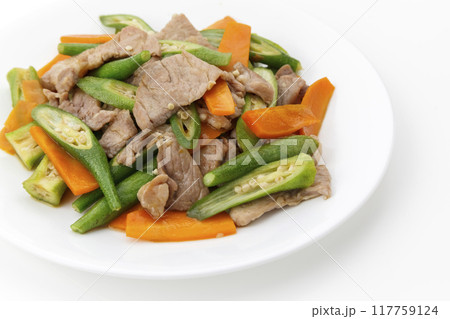 豚肉とオクラと人参の炒め物 117759124