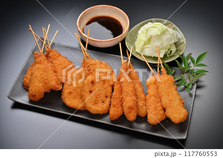 串カツ、串カツ、串フライ、郷土料理、大阪、キス、れんこん、海老、イカ、ソース 117760553