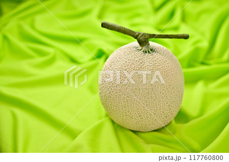 高級メロン、温室メロン、マスクメロン、フルーツ。静岡県産の温室メロンです。 117760800