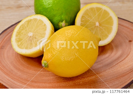 レモンのイメージ。イエローとグリーンレモン。柑橘類。 レモンのイメージ。イエローとグリーンレモン。柑橘類。 117761464