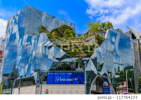 東京 渋谷区の都市風景 神宮前交差点 東急プラザ原宿「ハラカド」 東京 渋谷区の都市風景 神宮前交差点 東急プラザ原宿「ハラカド」 117764233