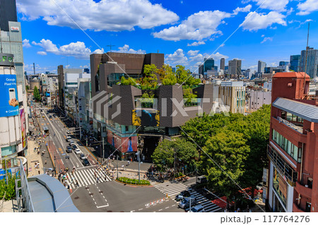 東京 渋谷区の都市風景 神宮前交差点 東急プラザ表参道「オモカド」 東京 渋谷区の都市風景 神宮前交差点 東急プラザ表参道「オモカド」 117764276