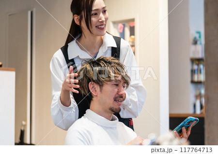 beauty parlor 117764713