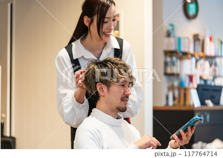 beauty parlor 117764714