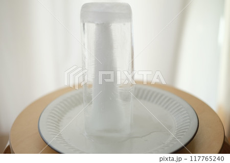 牛乳パックで作る氷柱 牛乳パックで作る氷柱 117765240