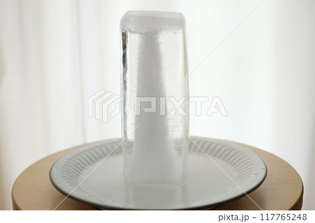 牛乳パックで作る氷柱 牛乳パックで作る氷柱 117765248
