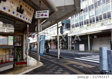 富士市　東海道吉原宿（新吉原宿）の吉原商店街 117765317