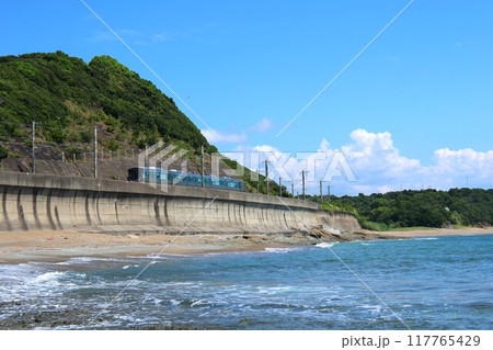 【JR西日本】227系と砂浜(きのくに線:南部〜岩代) 【JR西日本】227系と砂浜(きのくに線:南部〜岩代) 117765429