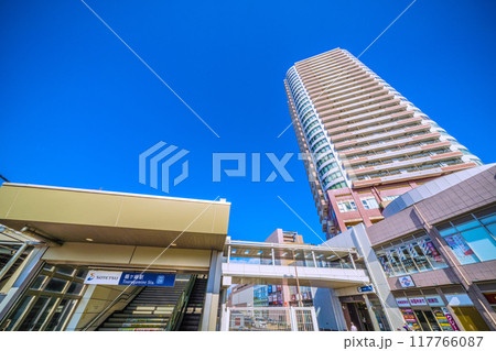 日本の横浜都市景観　8月。SOTETSU　鶴ケ峰駅などを望む＝令和6年8月25日 117766087