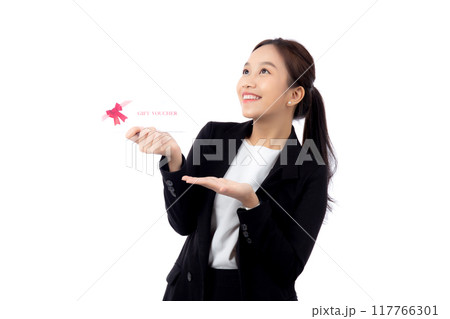 Portrait happiness beautiful young asian businesswoman showing and present gift voucher. 117766301