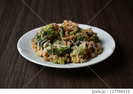 ブロッコリーといんげんのごま和え 117766410