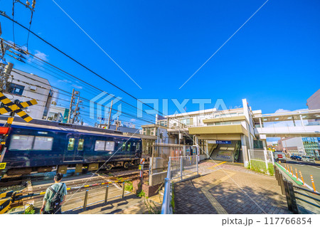 日本の横浜都市景観　8月。SOTETSU　鶴ケ峰駅や電車などを望む＝令和6年8月25日 117766854