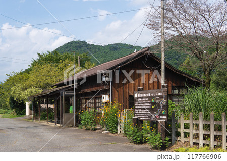 上神梅駅のレトロな駅舎の外観【わたらせ渓谷鐡道】群馬県 117766906