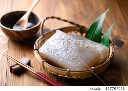 蒟蒻 ( 木目背景 ) 蒟蒻 ( 木目背景 ) 117767088