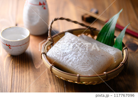 蒟蒻　（ 木目背景 ） 117767096