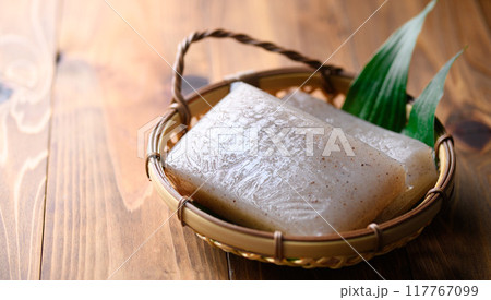 蒟蒻　（ 木目背景 ） 117767099