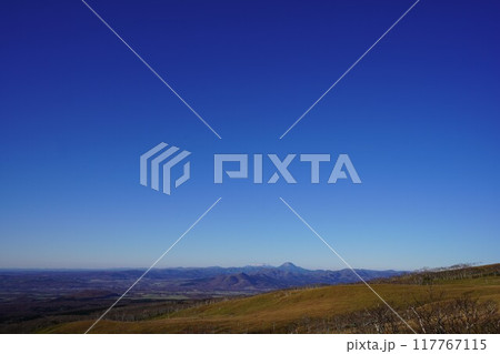 晩秋の摩周岳登山道からの風景 117767115