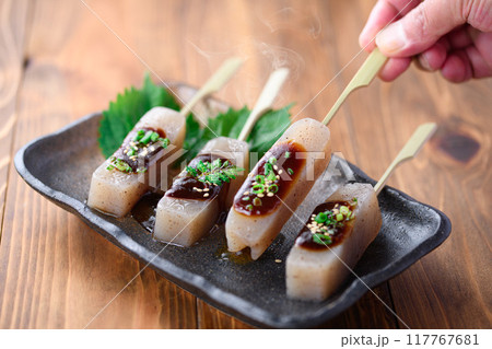 こんにゃくの味噌田楽 （ 赤みそ仕立て ） 117767681