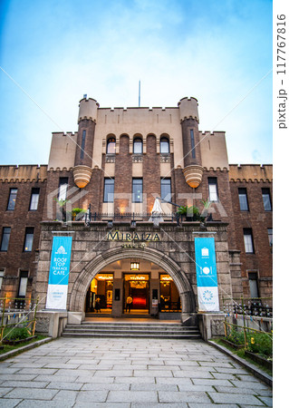 Views of Osaka Castle in evening in Japan  117767816