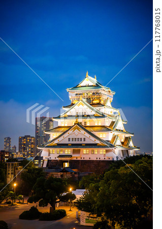 Views of Osaka Castle in evening in Japan  117768015
