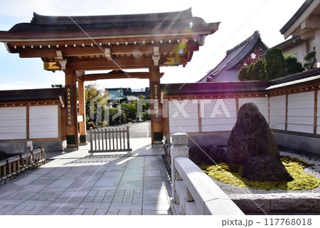 富士市　妙祥寺の山門 117768018