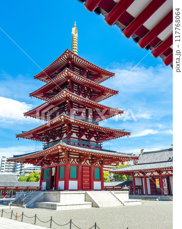 Shitennoji temple in Osaka, Japan 117768064
