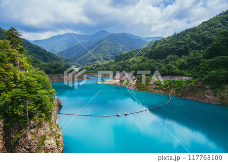奥四万ブルーが映える奥四万湖 奥四万ブルーが映える奥四万湖 117768100