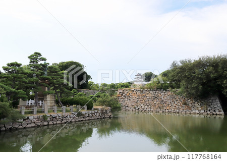 夏の明石城跡（兵庫県 明石市） 117768164