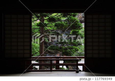 山梨:恵林寺の庭園で感じる日本の美、深緑に包まれた静かな時間 山梨:恵林寺の庭園で感じる日本の美、深緑に包まれた静かな時間 117769349