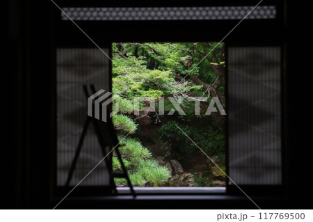 山梨:静寂の中で輝く恵林寺の庭園、癒しの風景 山梨:静寂の中で輝く恵林寺の庭園、癒しの風景 117769500