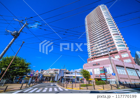 日本の横浜都市景観　8月。SOTETSU　鶴ケ峰駅やタワーマンションなどを望む＝令和6年8月2 117770199