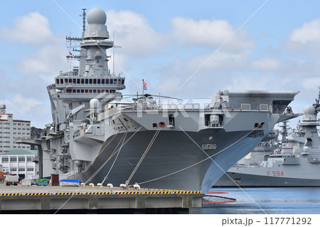 イタリア海軍軽空母カヴール 117771292