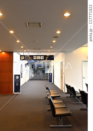 飛行場の搭乗待合室　富山空港　富山きときと空港 117771822