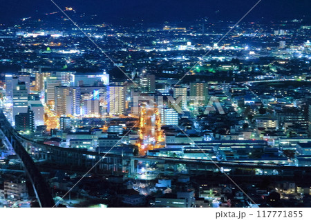 福島駅の夜景　福島駅に向かう山形新幹線つばさ号E3系 117771855