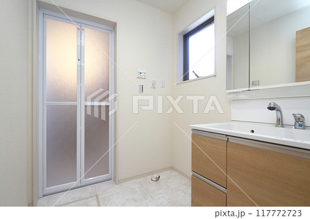 奇麗な洗面室 117772723
