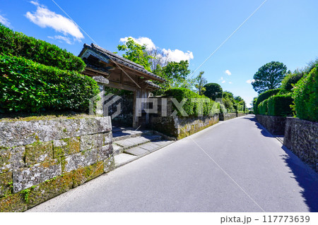 美しい町並みが続く知覧武家屋敷群（鹿児島県南九州市） 117773639