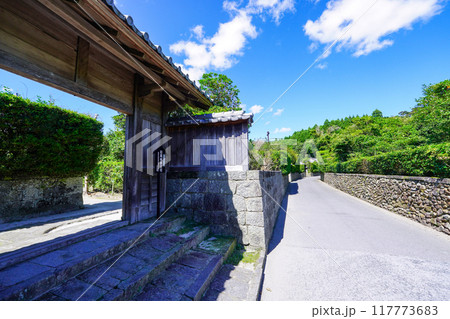 美しい町並みが続く知覧武家屋敷群(鹿児島県南九州市) 美しい町並みが続く知覧武家屋敷群(鹿児島県南九州市) 117773683