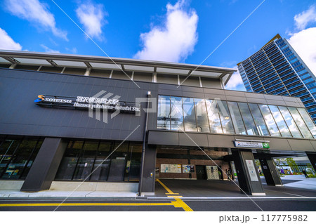 日本の横浜都市景観 8月。SOTETSU　羽沢横浜国大駅を望む 117775982