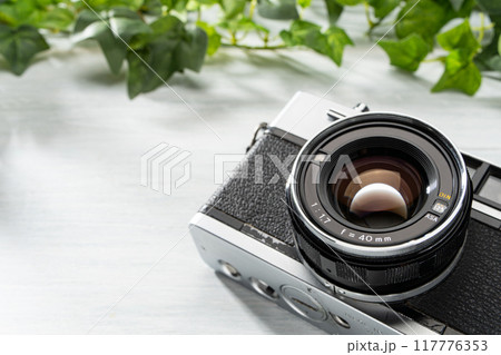 古いフィルムカメラ 古いフィルムカメラ 117776353