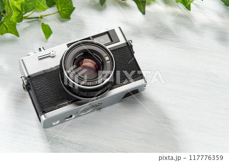 古いフィルムカメラ 117776359