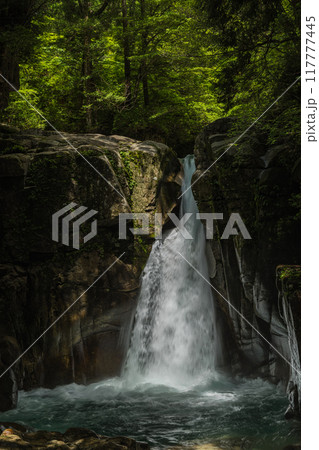 日本 岐阜県中津川市の夕森公園にある竜神の滝 日本 岐阜県中津川市の夕森公園にある竜神の滝 117777445