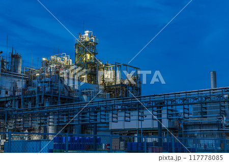 日本 静岡県磐田市の工場夜景 日本 静岡県磐田市の工場夜景 117778085