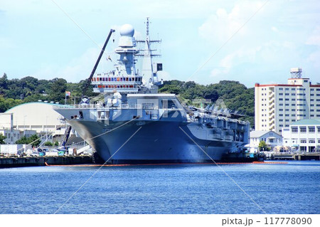 揚陸艦としての機能も有する… イタリア海軍の軽空母『カブール』 117778090