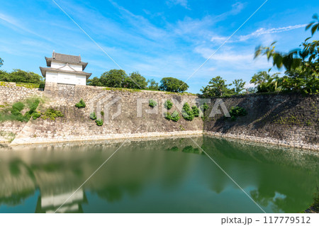 大阪城、南外堀東側の一番櫓を望む景色 大阪城、南外堀東側の一番櫓を望む景色 117779512
