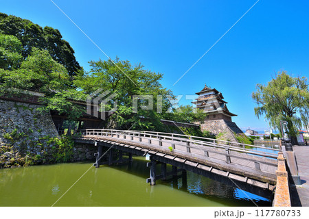 《長野県》諏訪市　高島城天守閣と冠木橋 117780733