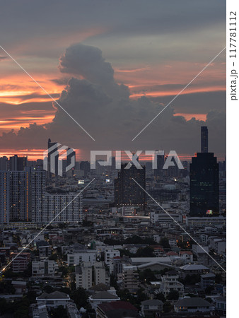 View of Beautiful Clouds in the Sky over Large Metropolitan City. View of Beautiful Clouds in the Sky over Large Metropolitan City. 117781112