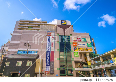 日本の横浜都市景観 8月。SOTETSU　二俣川駅前などを望む 117782920