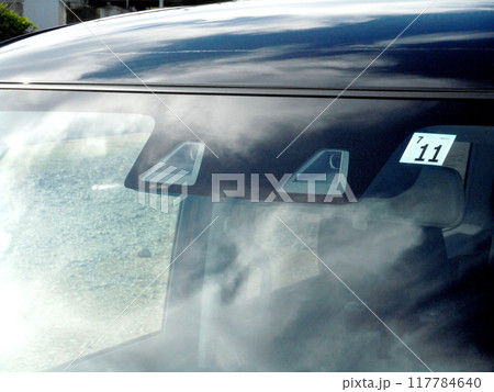 ステレオカメラの自動ブレーキ装置と車検シール ステレオカメラの自動ブレーキ装置と車検シール 117784640