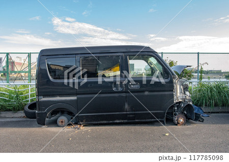 江東区木場の公道上に不法放置された自動車 江東区木場の公道上に不法放置された自動車 117785098